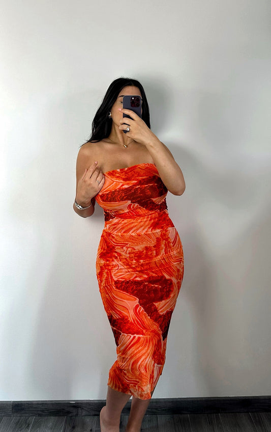 Orangefarbenes Tüllkleid